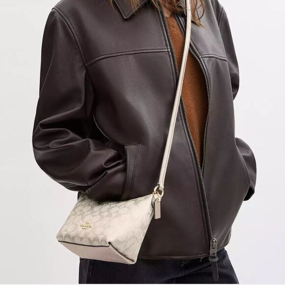 NWT Coach Zip Top‎ Crossbody Bag In Signature Canvas - Picture 6 of 6